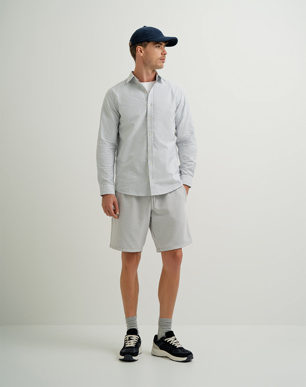 Camisa regular fit manga larga gris rayas