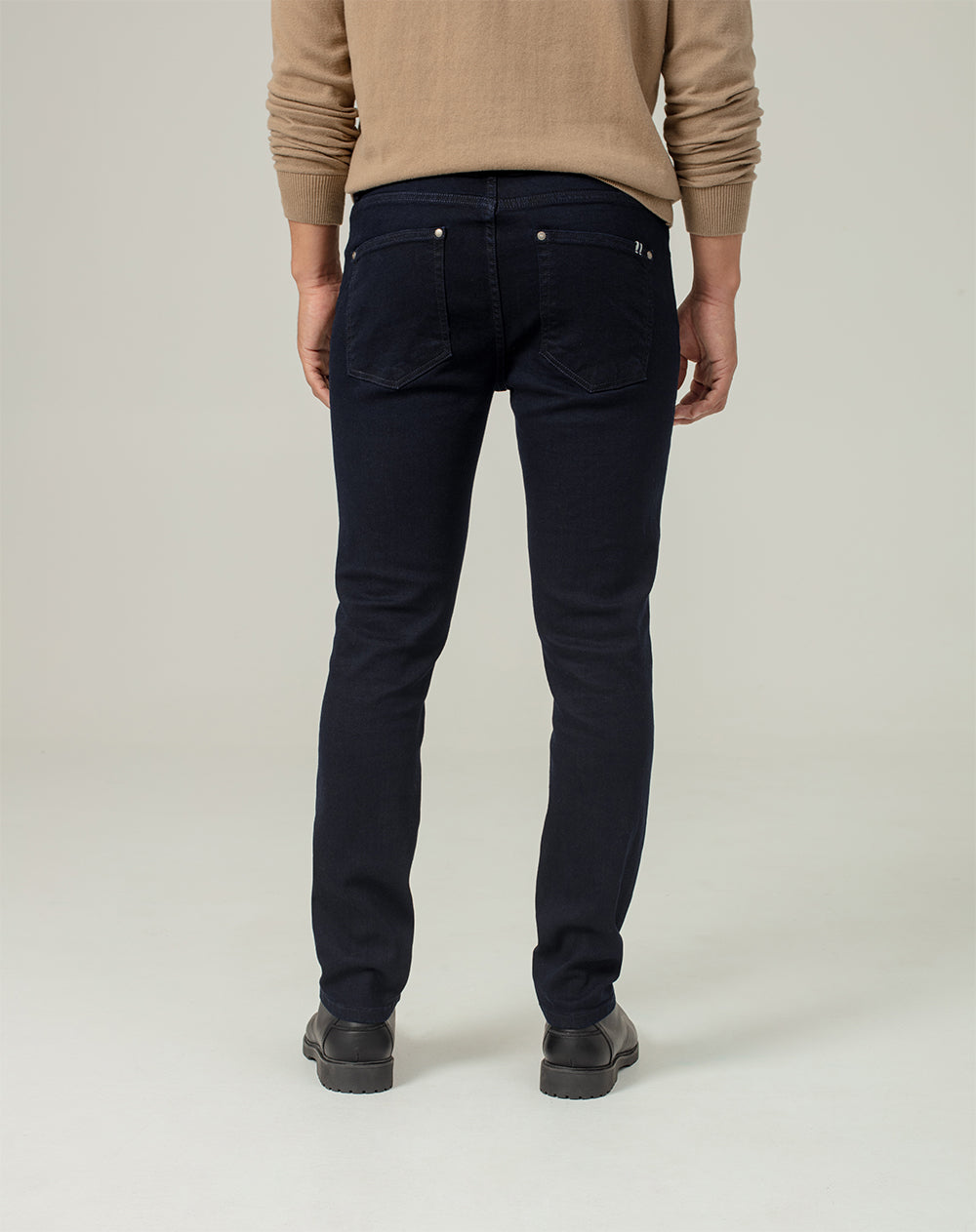 Jean slim fit tiro medio indigo oscuro