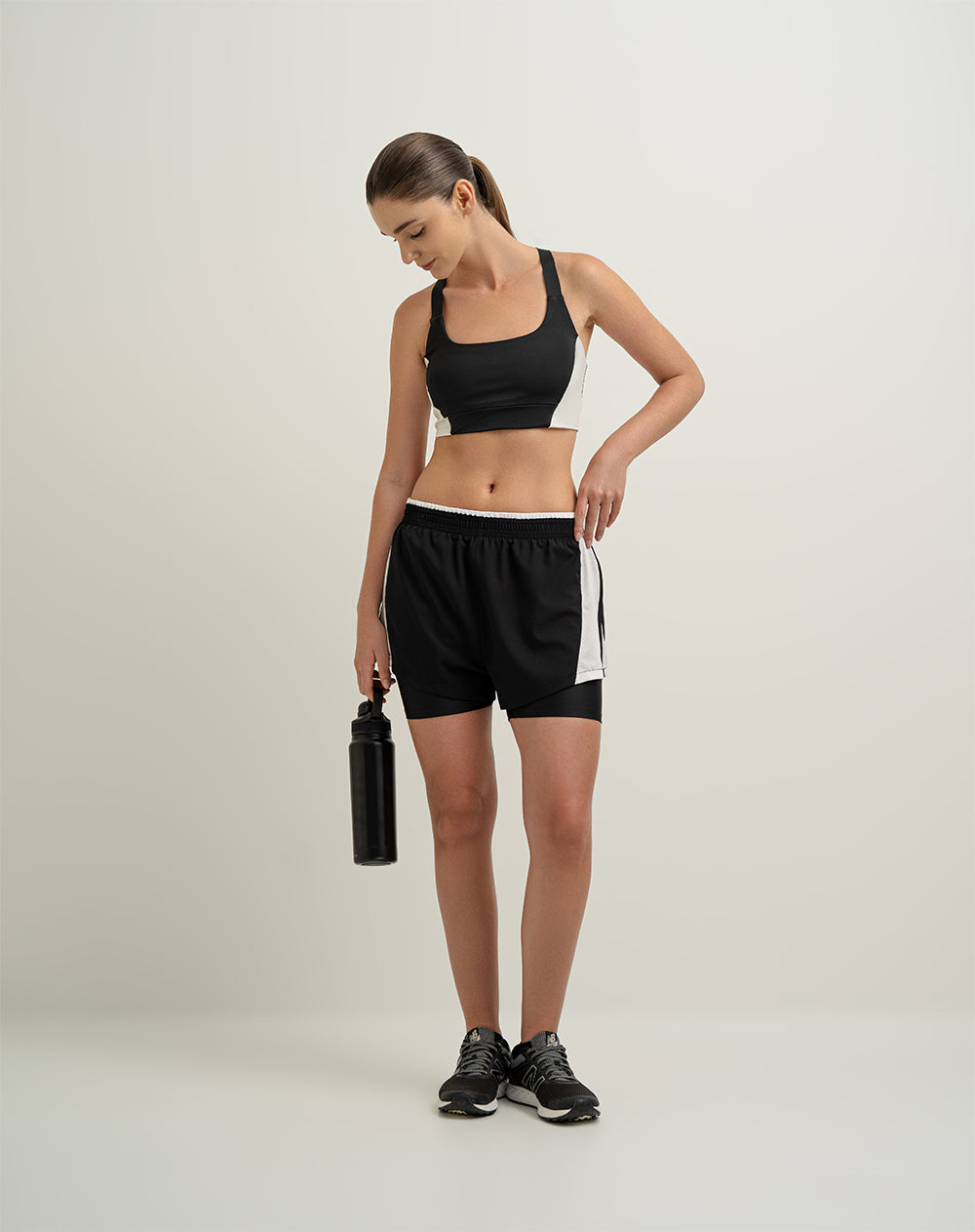 Top deportivo soporte alto sin costura con control humedad negro