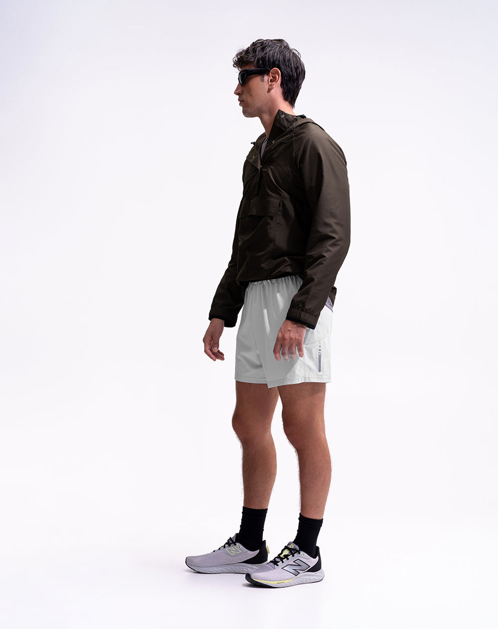 Pantaloneta deportiva secado rápido gris hombre