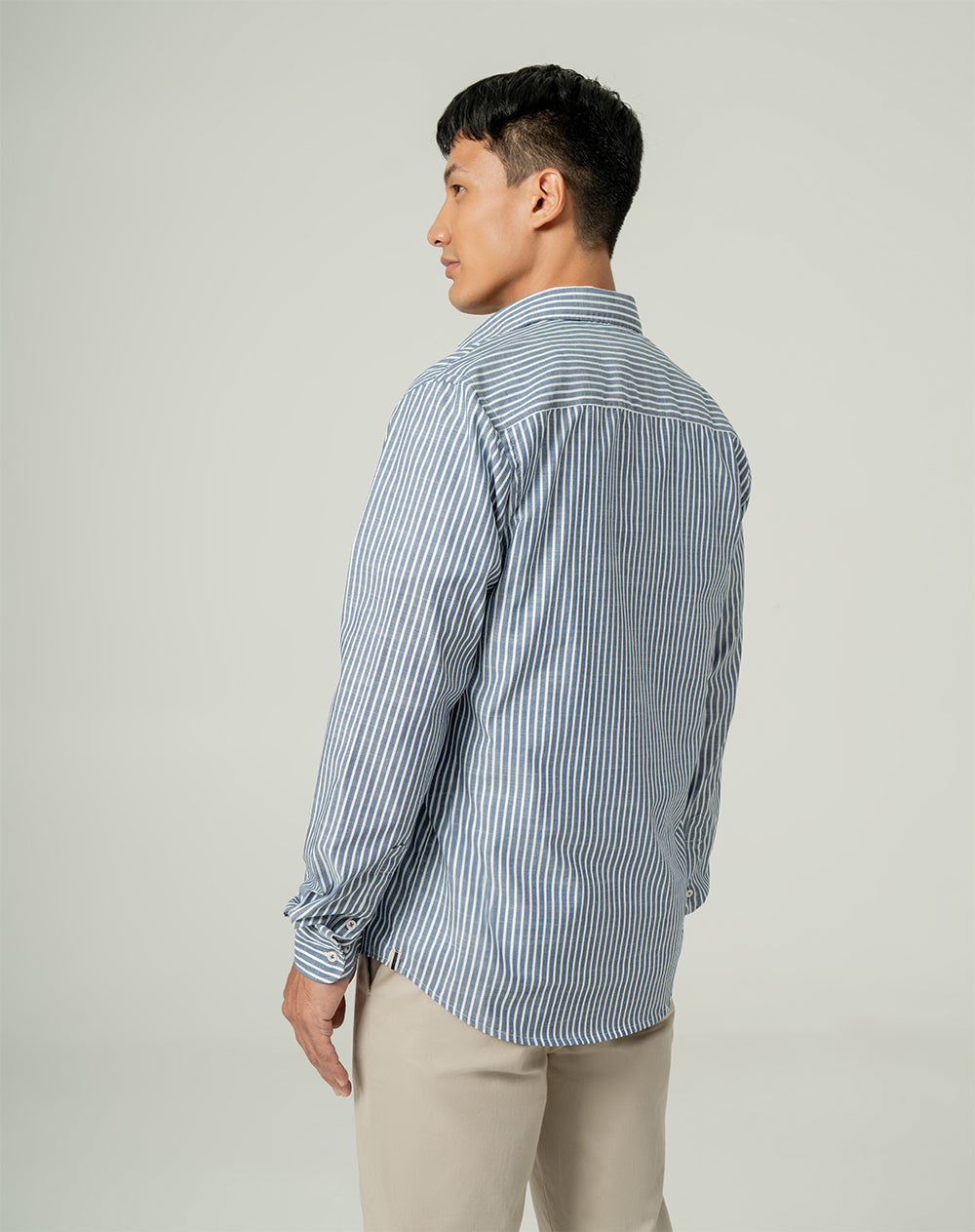 Camisa regular fit manga larga azul con rayas