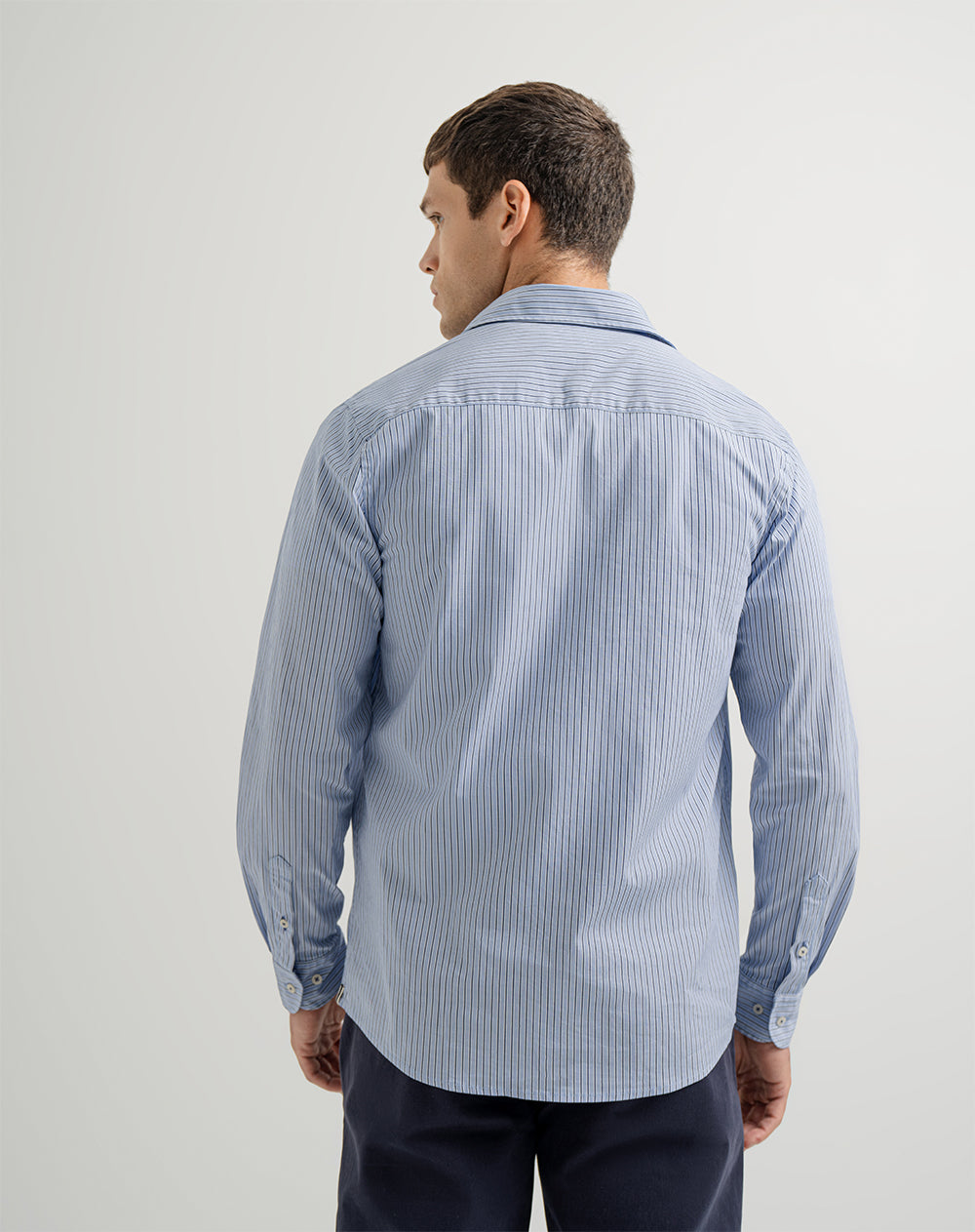 Camisa regular fit manga larga azul con rayas