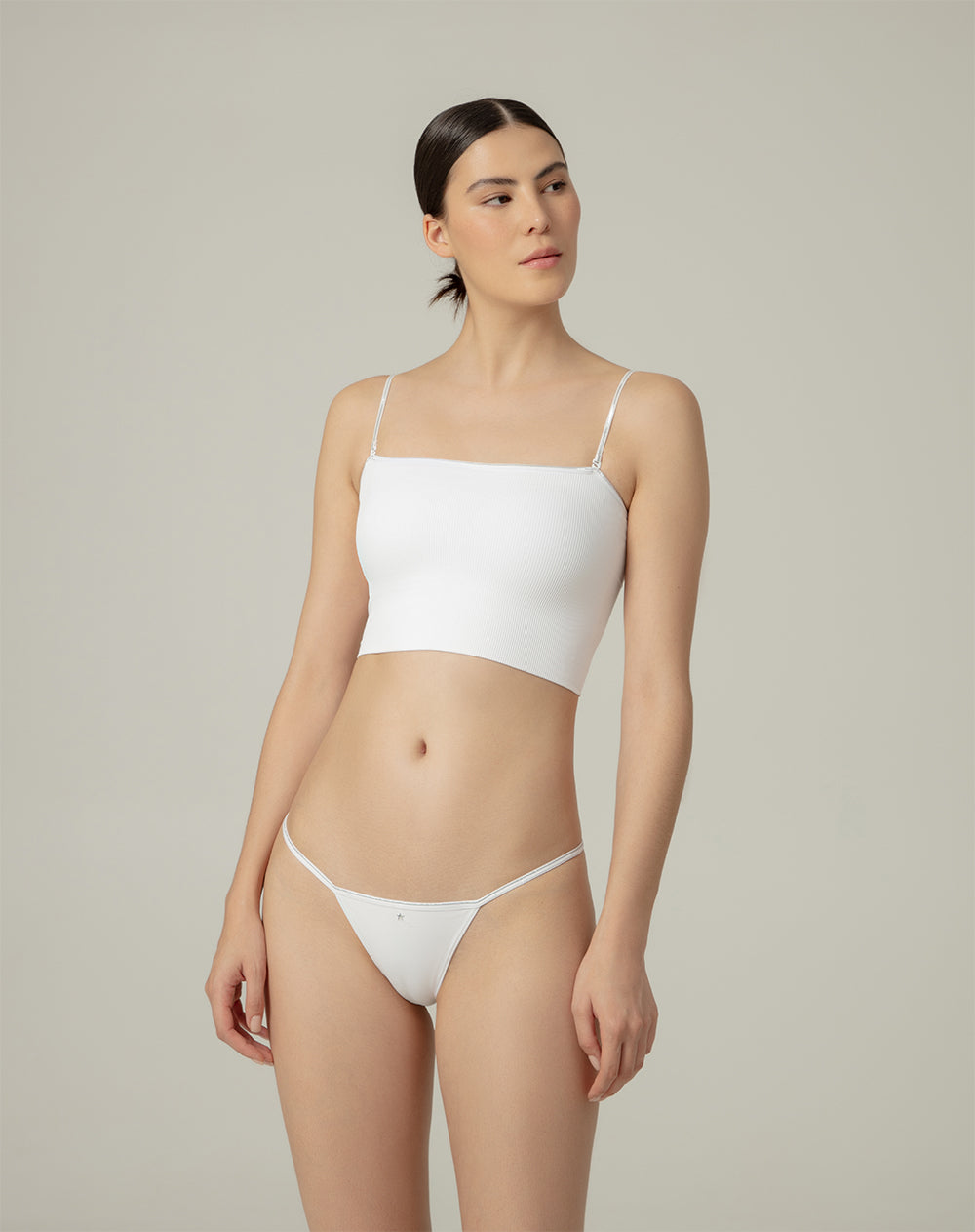 Top soporte medio sin costura y cargaderas removibles blanco