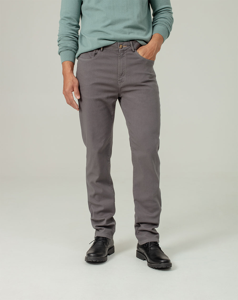 Pantalón regular fit tiro medio gris