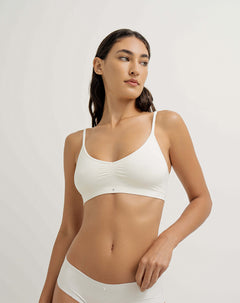 Top soporte bajo pocas costuras y copas removibles vainilla