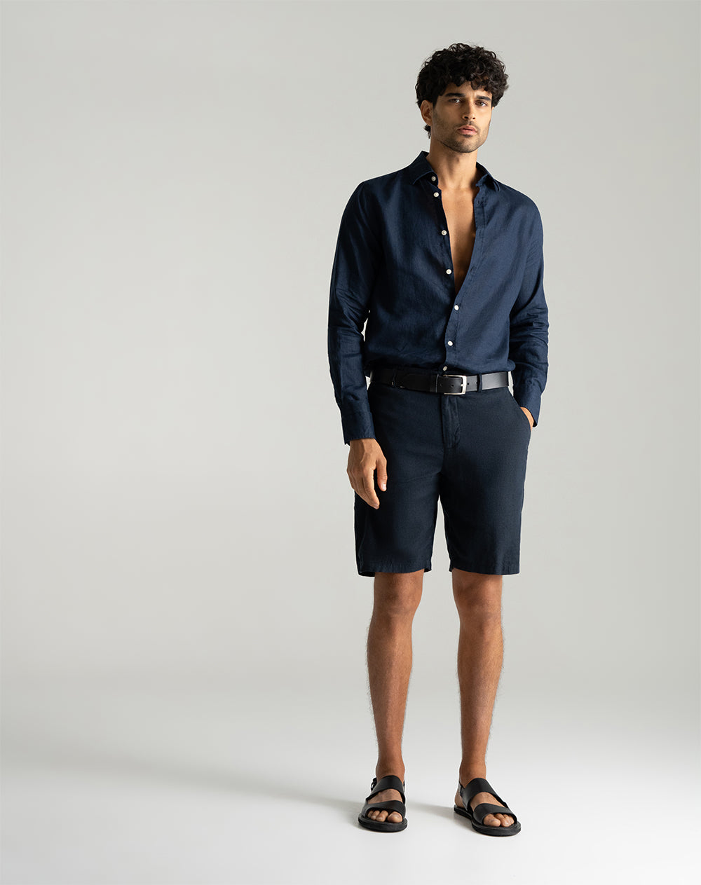 Camisa regular fit en lino manga larga azul