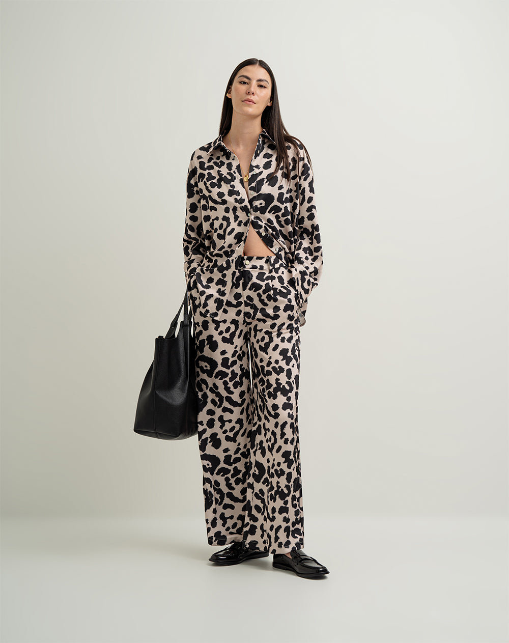Pantalón loose fit tiro alto cafe leopardo
