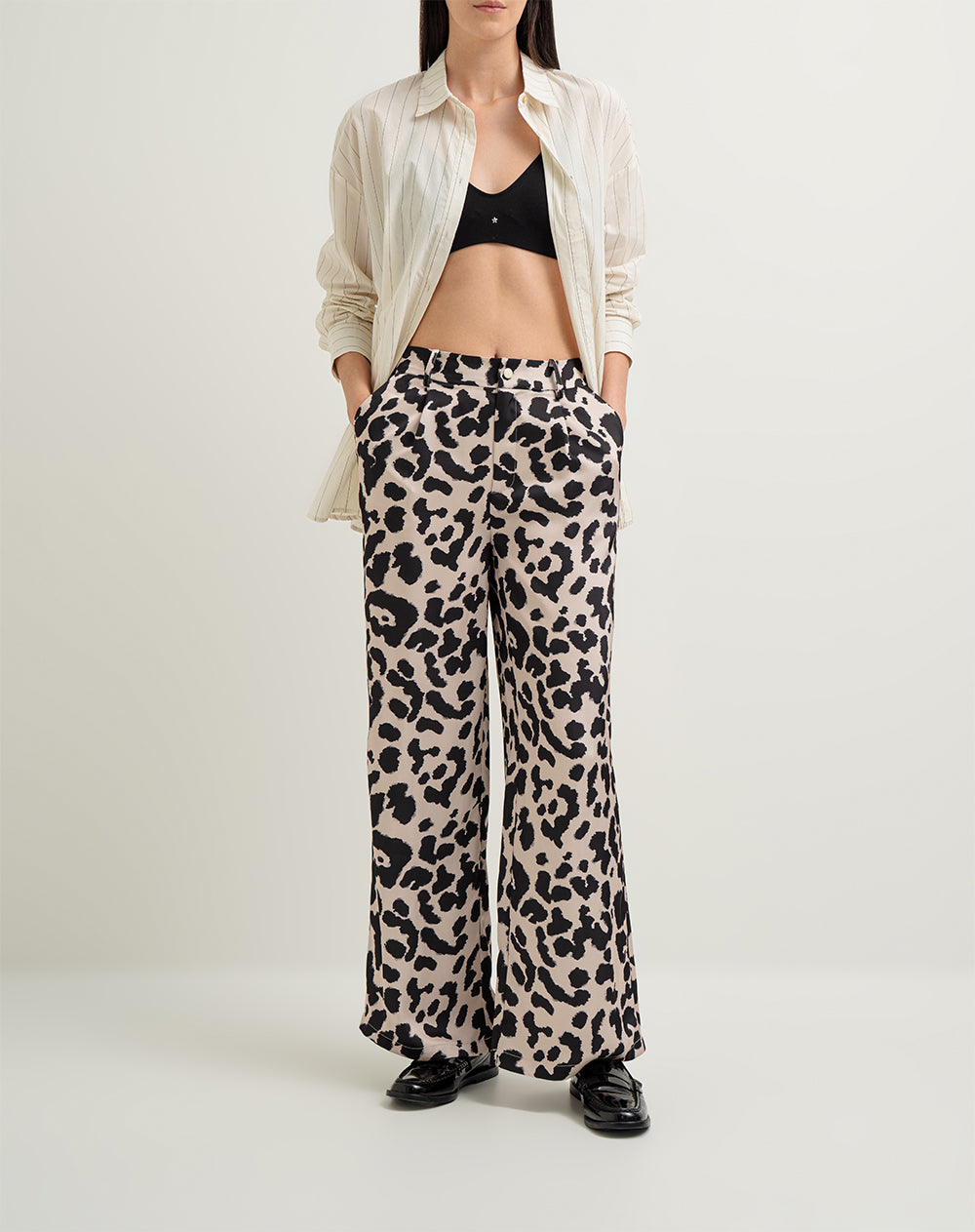 Pantalón loose fit tiro alto cafe leopardo
