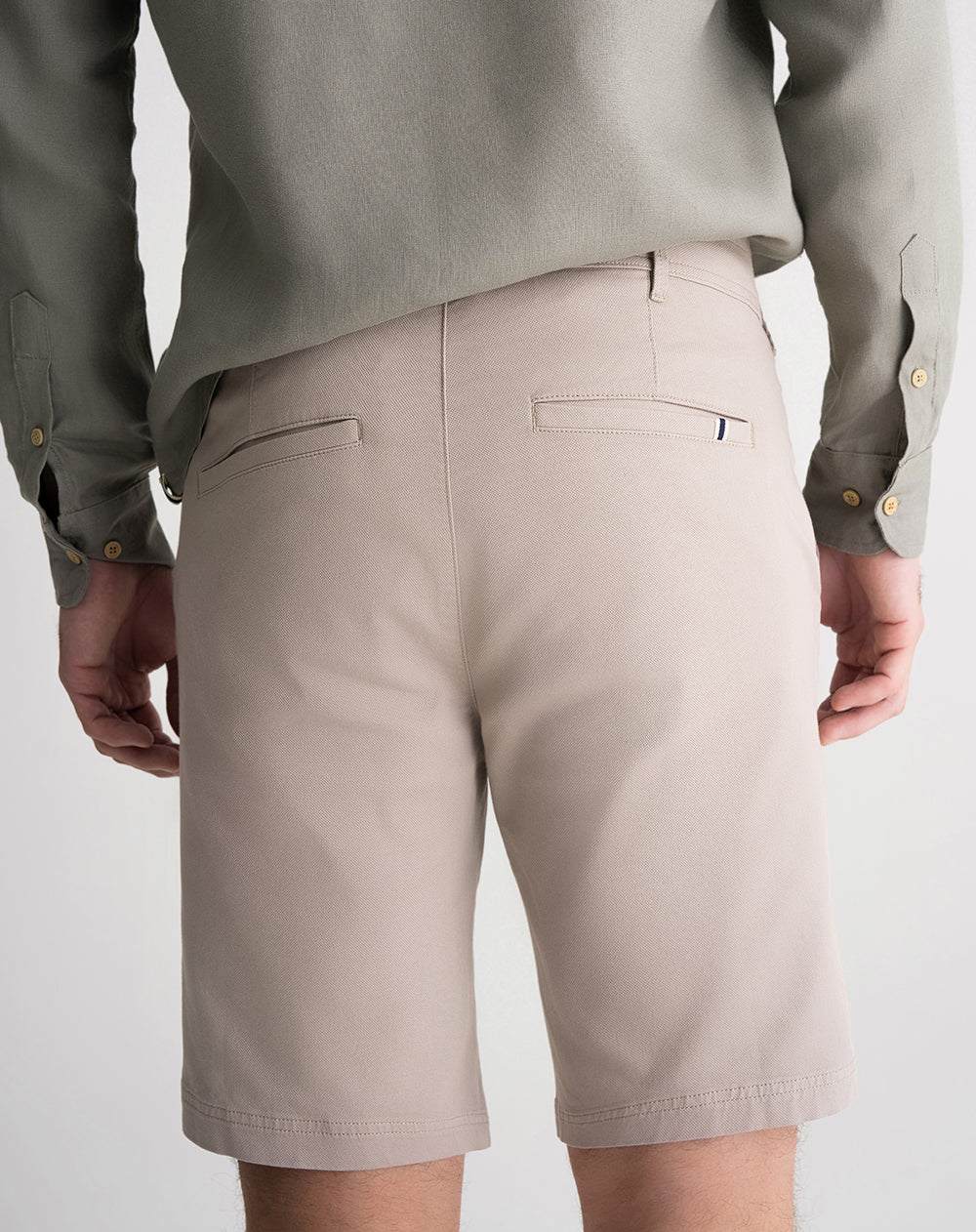 Bermuda regular taupe hombre