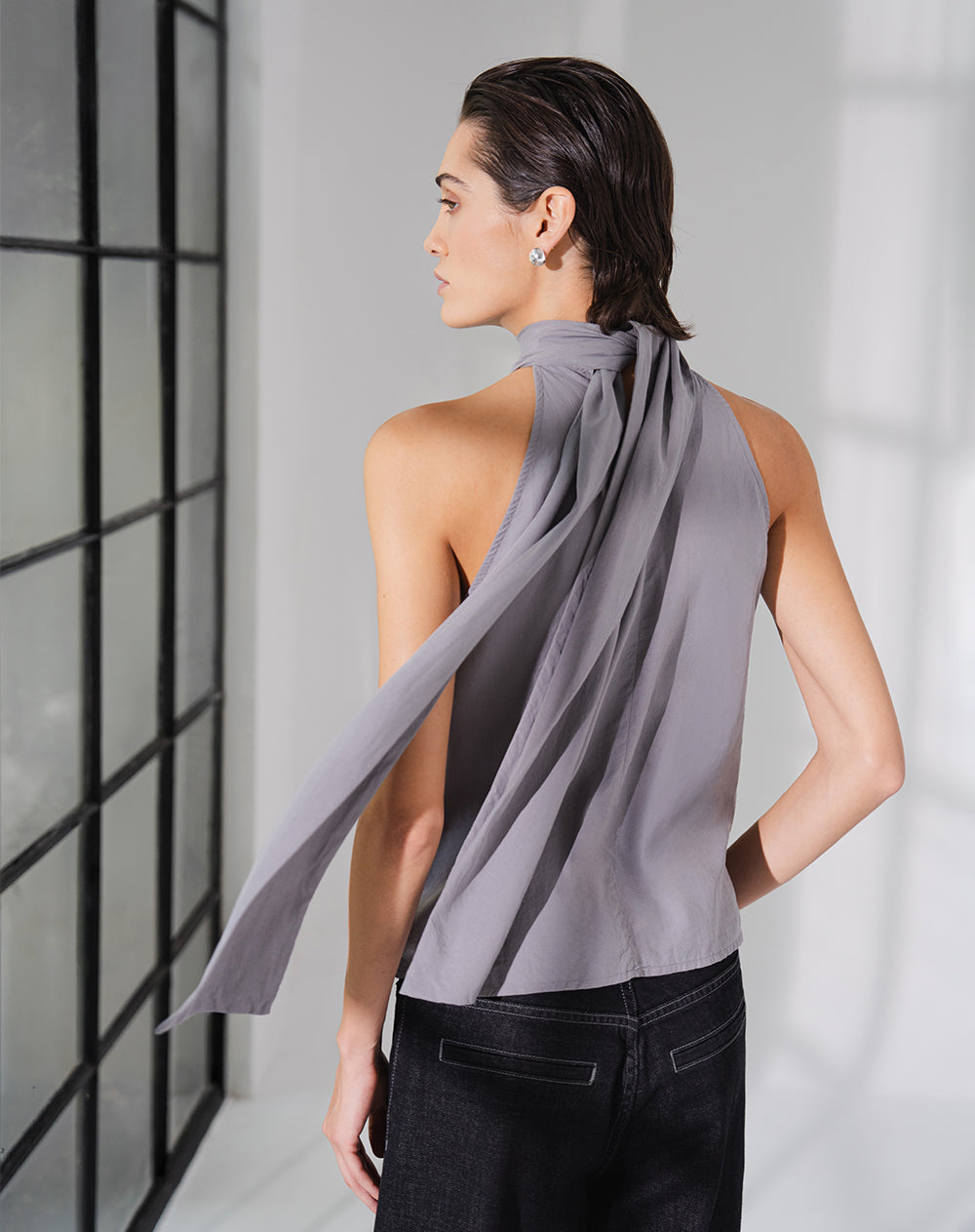 Blusa halter cuello tipo bufanda gris mujer