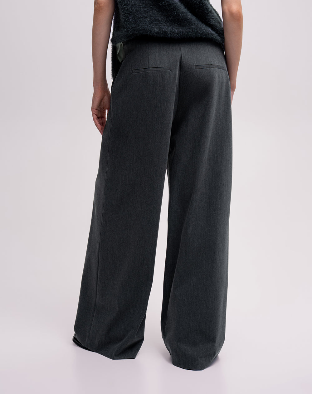 Pantalón regular tiro alto gris mujer