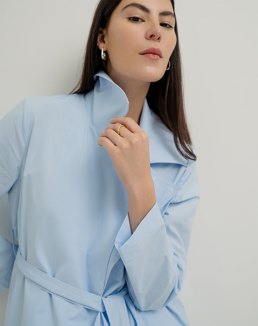 Gabán oversize bolsillos frontales y cinturón algodón azul mujer