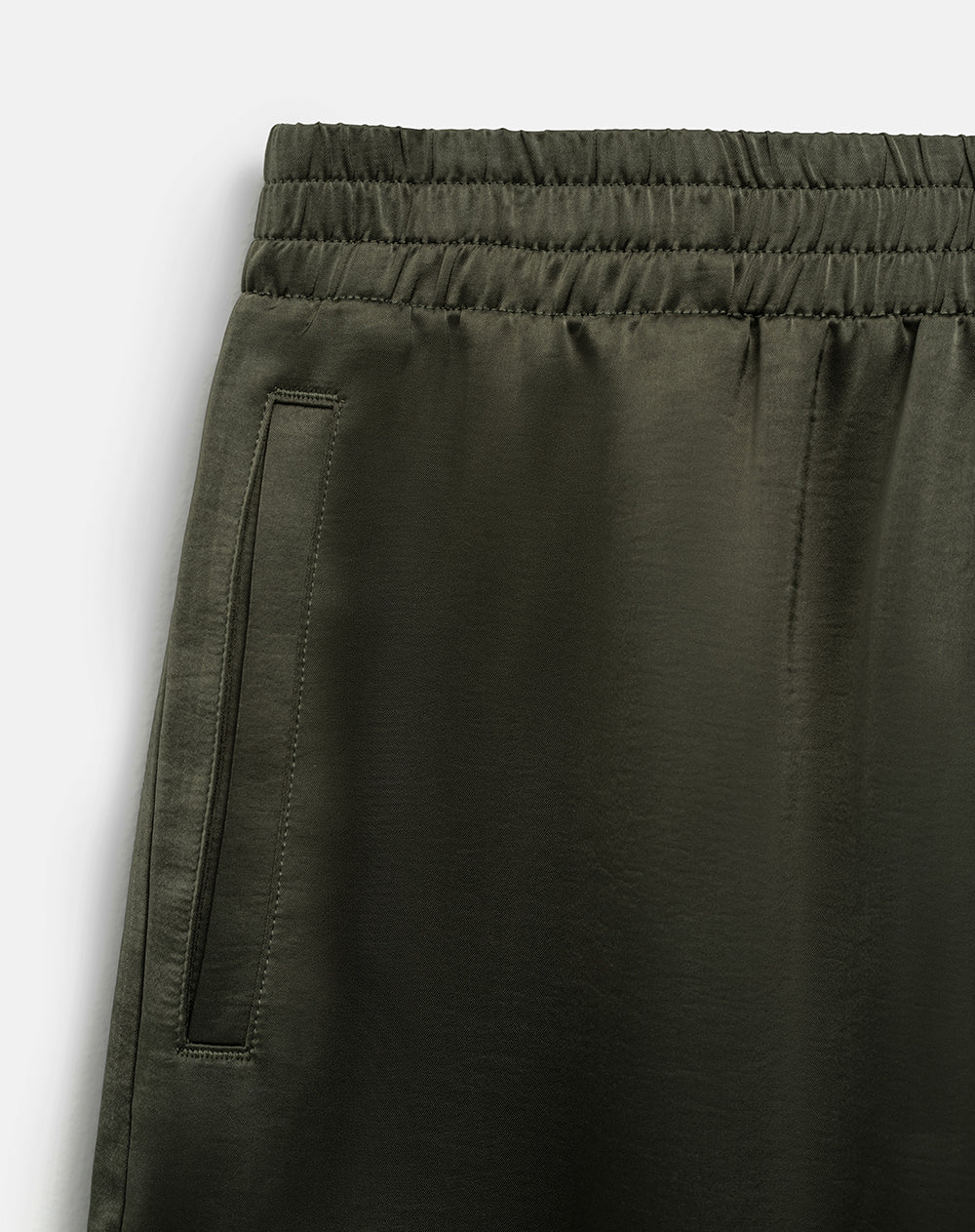 Pantalón relaxed fit tiro medio verde