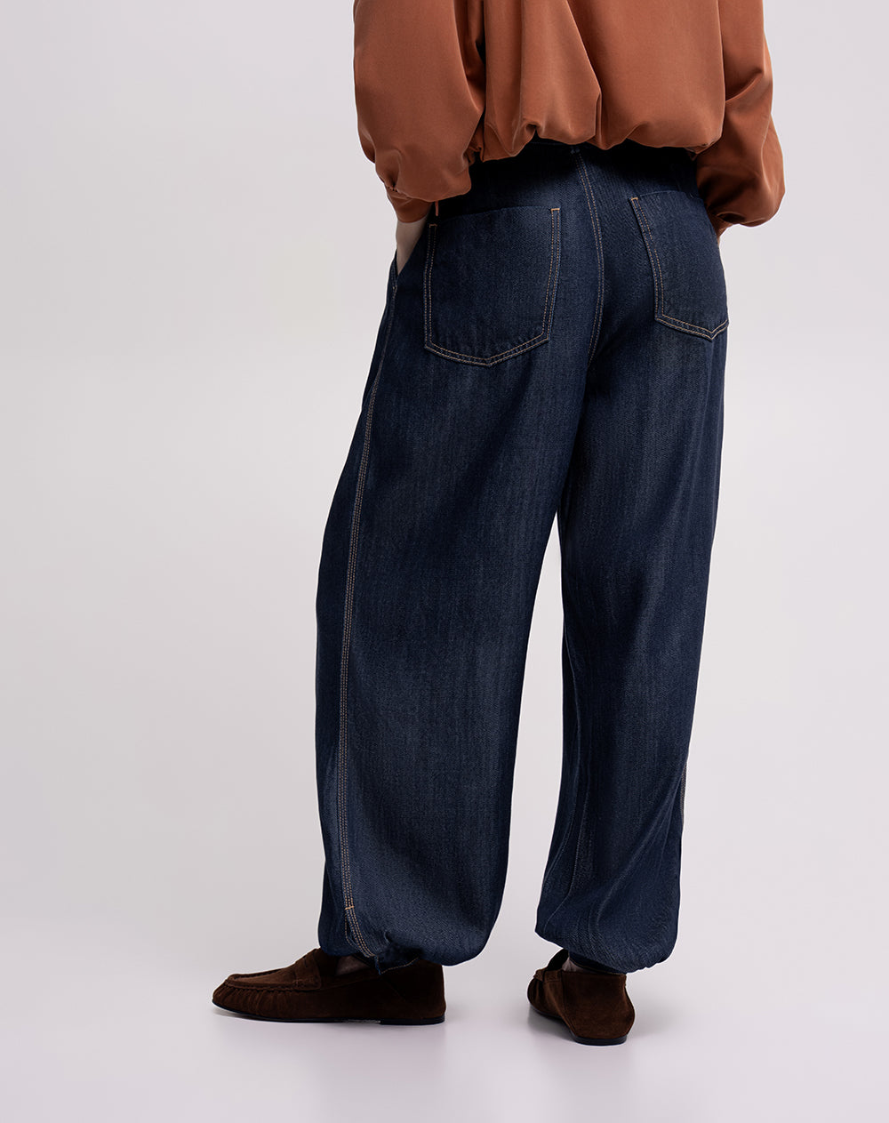 Pantalón tipo harem índigo oscuro mujer