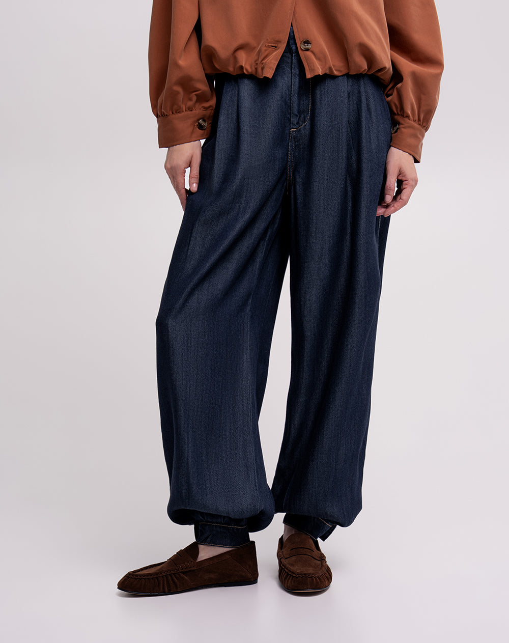 Pantalón tipo harem índigo oscuro mujer
