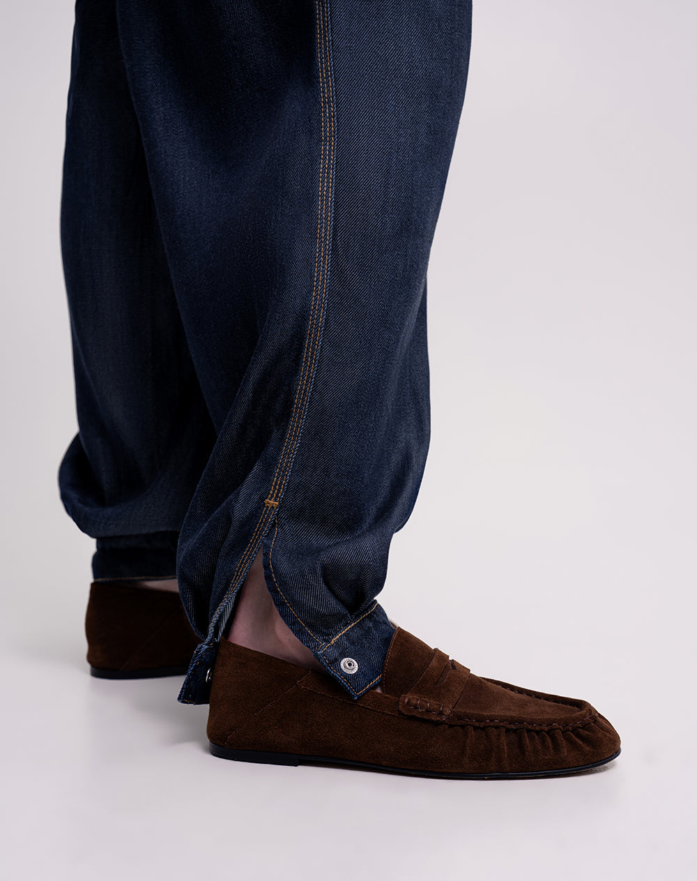 Pantalón tipo harem índigo oscuro mujer