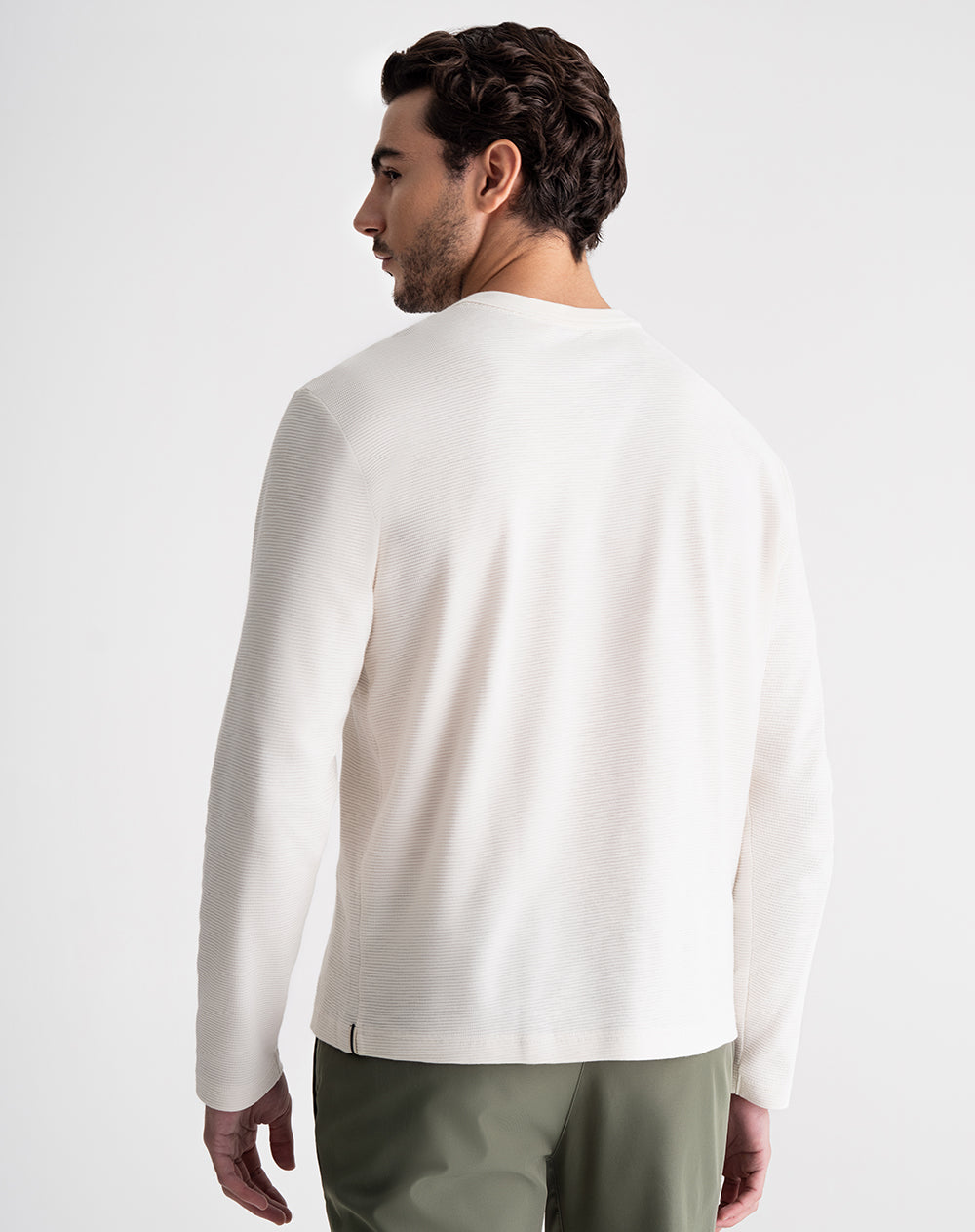 Camiseta regular fit manga larga crema
