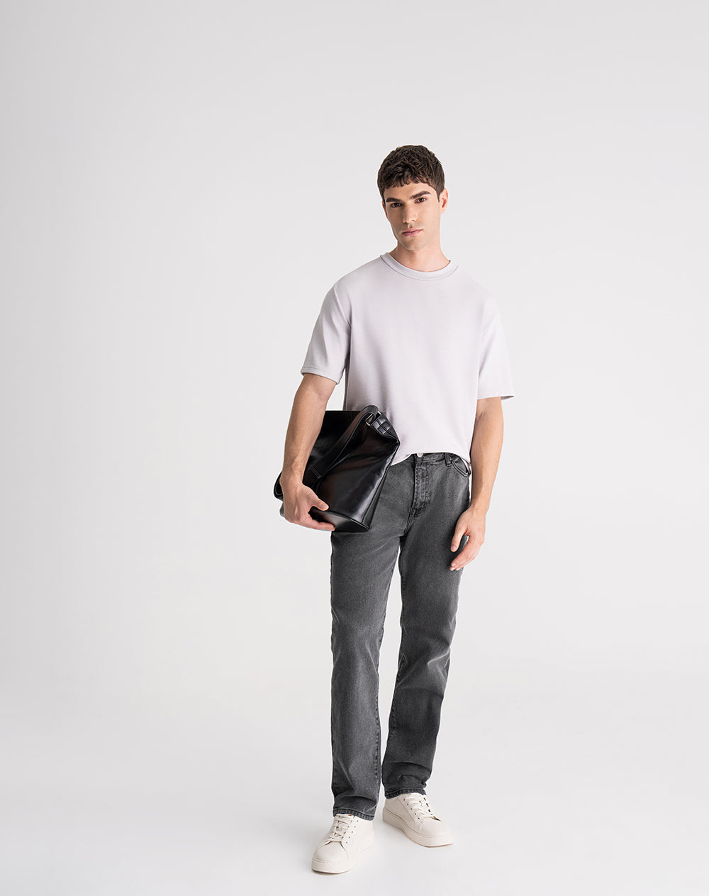 Jean regular fit tiro medio denim gris