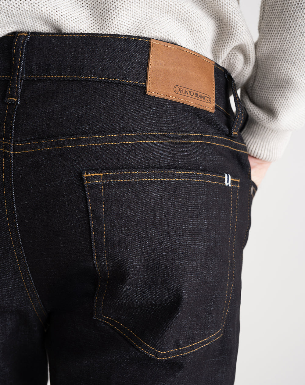Jean regular fit tiro medio indigo oscuro