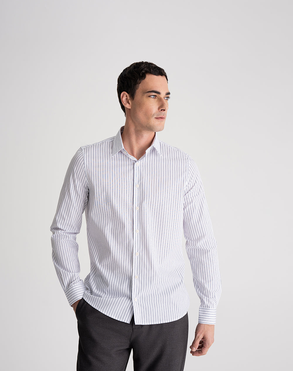 Camisa regular fit manga larga blanca con rayas