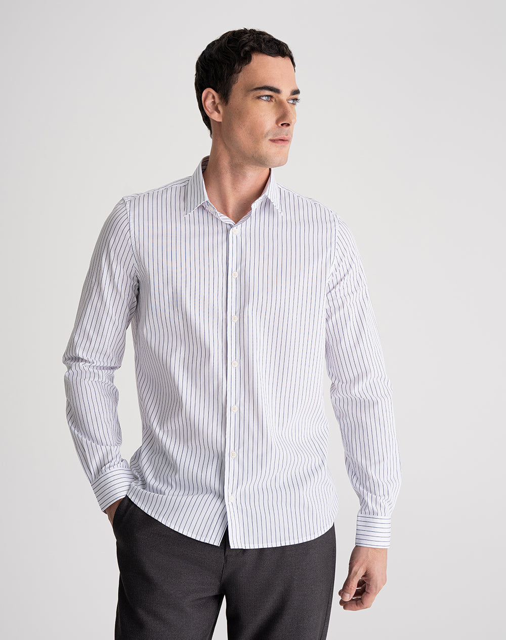 Camisa regular fit manga larga blanca con rayas