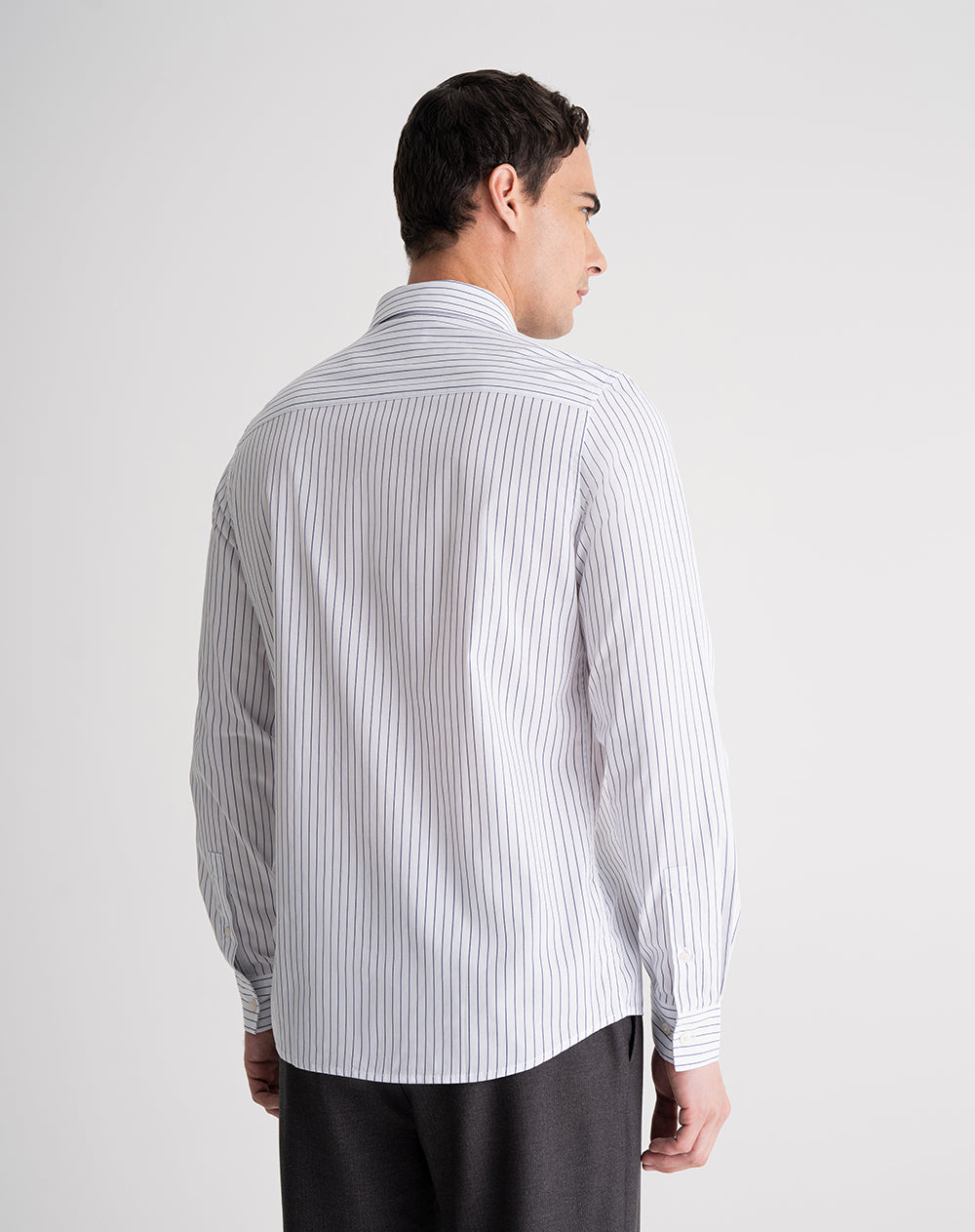 Camisa regular fit manga larga blanca con rayas