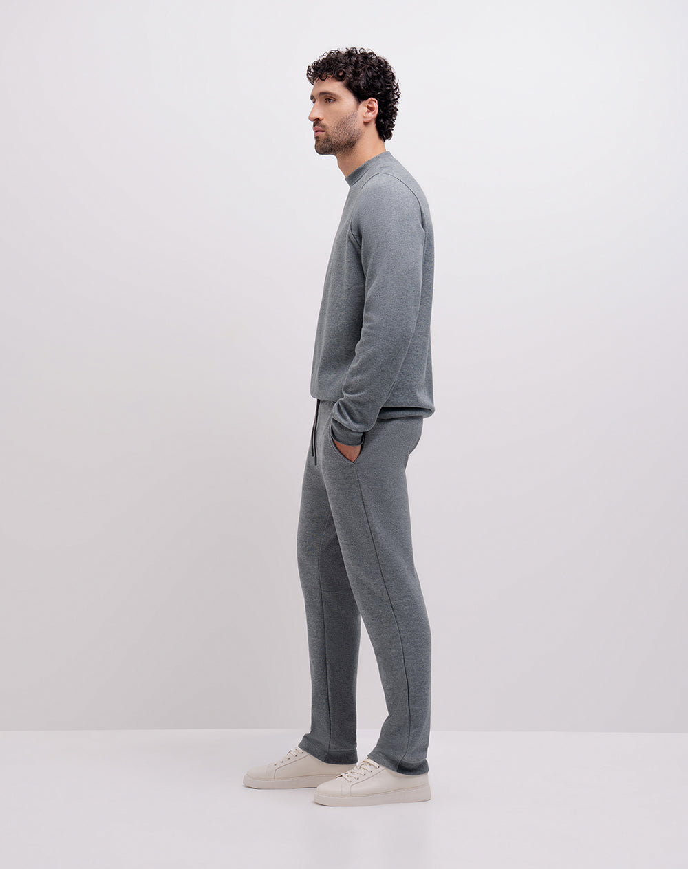 Jogger confort regular tacto suave gris hombre
