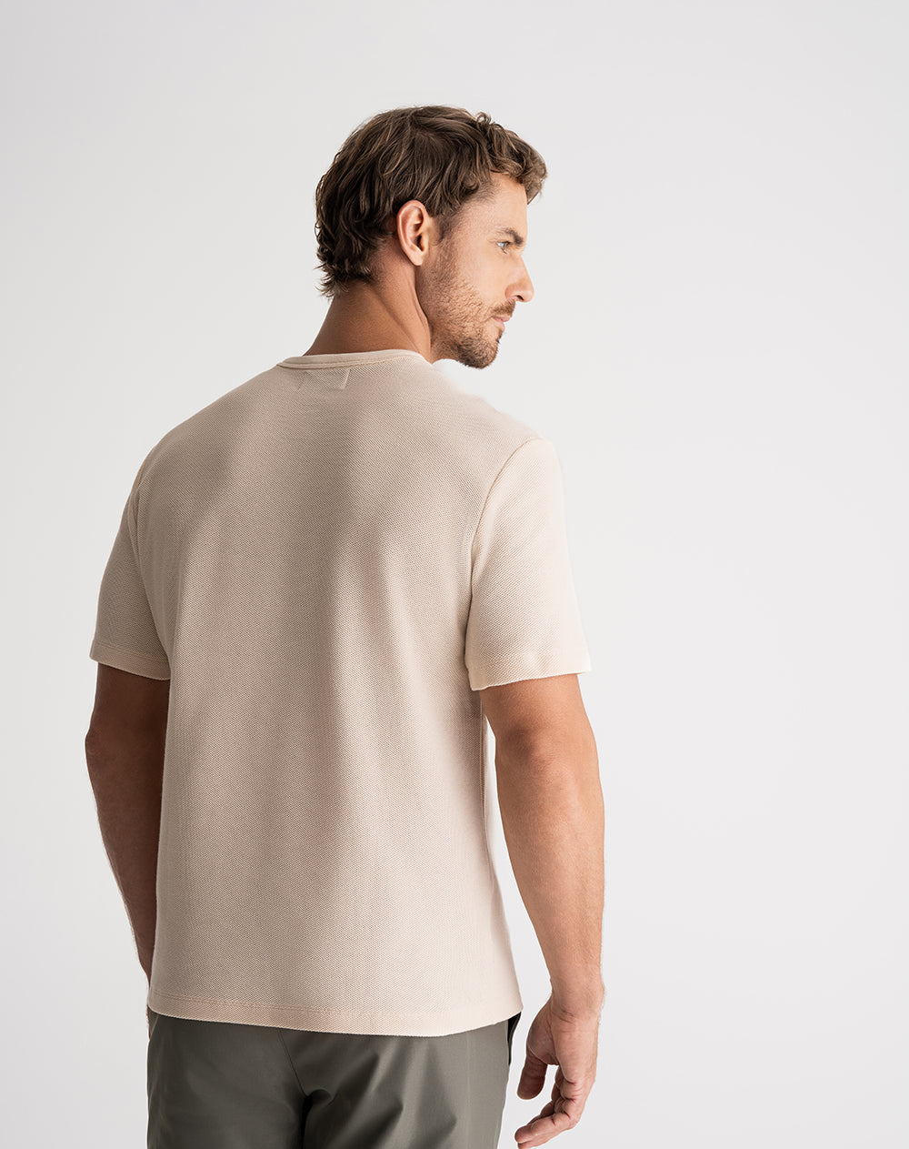 Camiseta regular fit manga corta crema