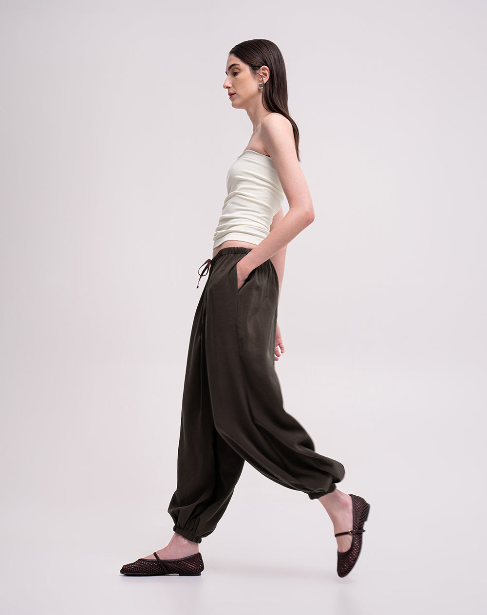 Pantalón harem tiro alto bota elástica café mujer
