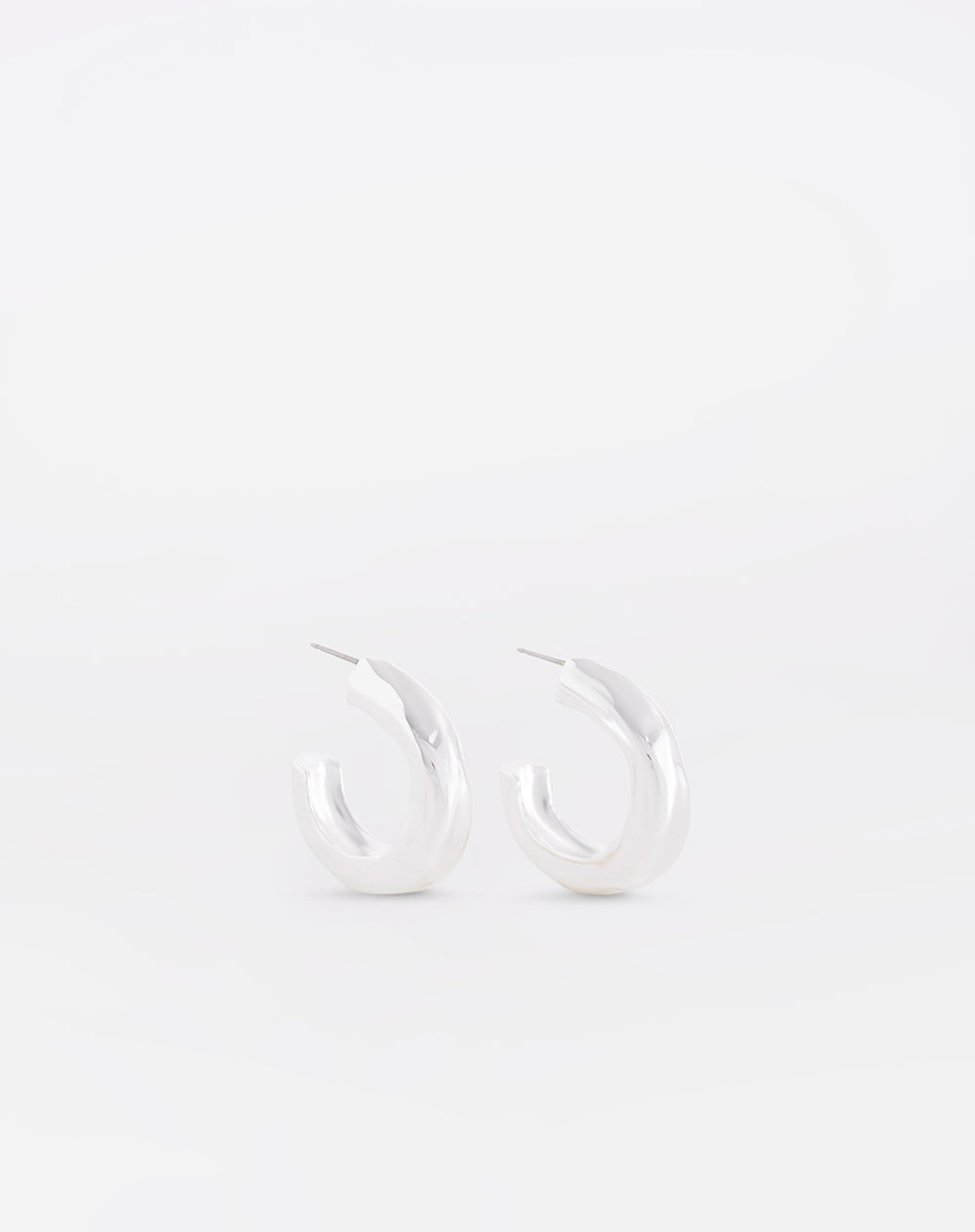Arete plateado
