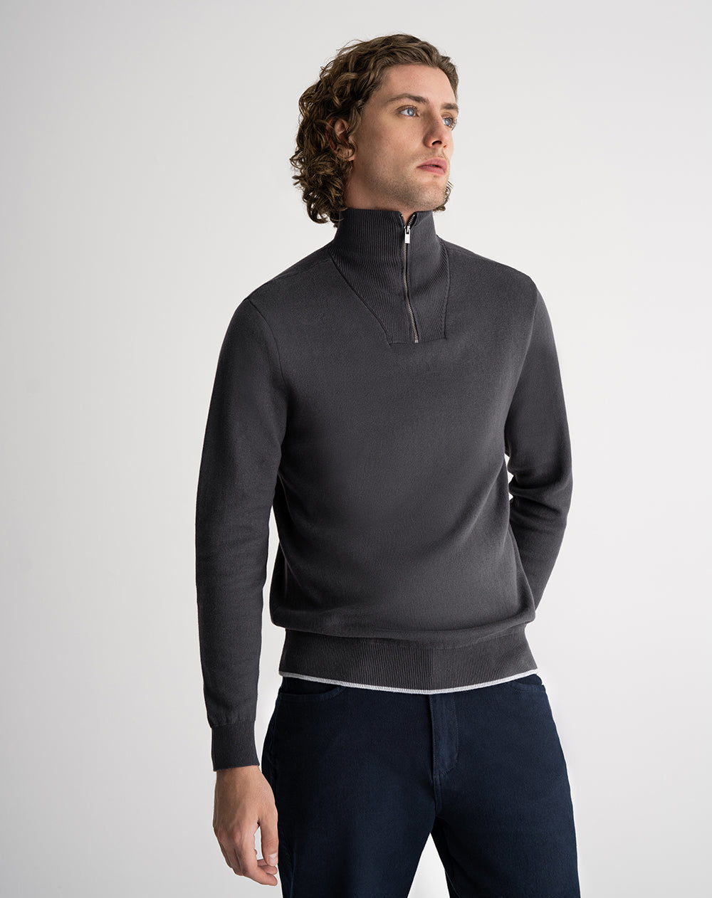 Buzo regular fit gris