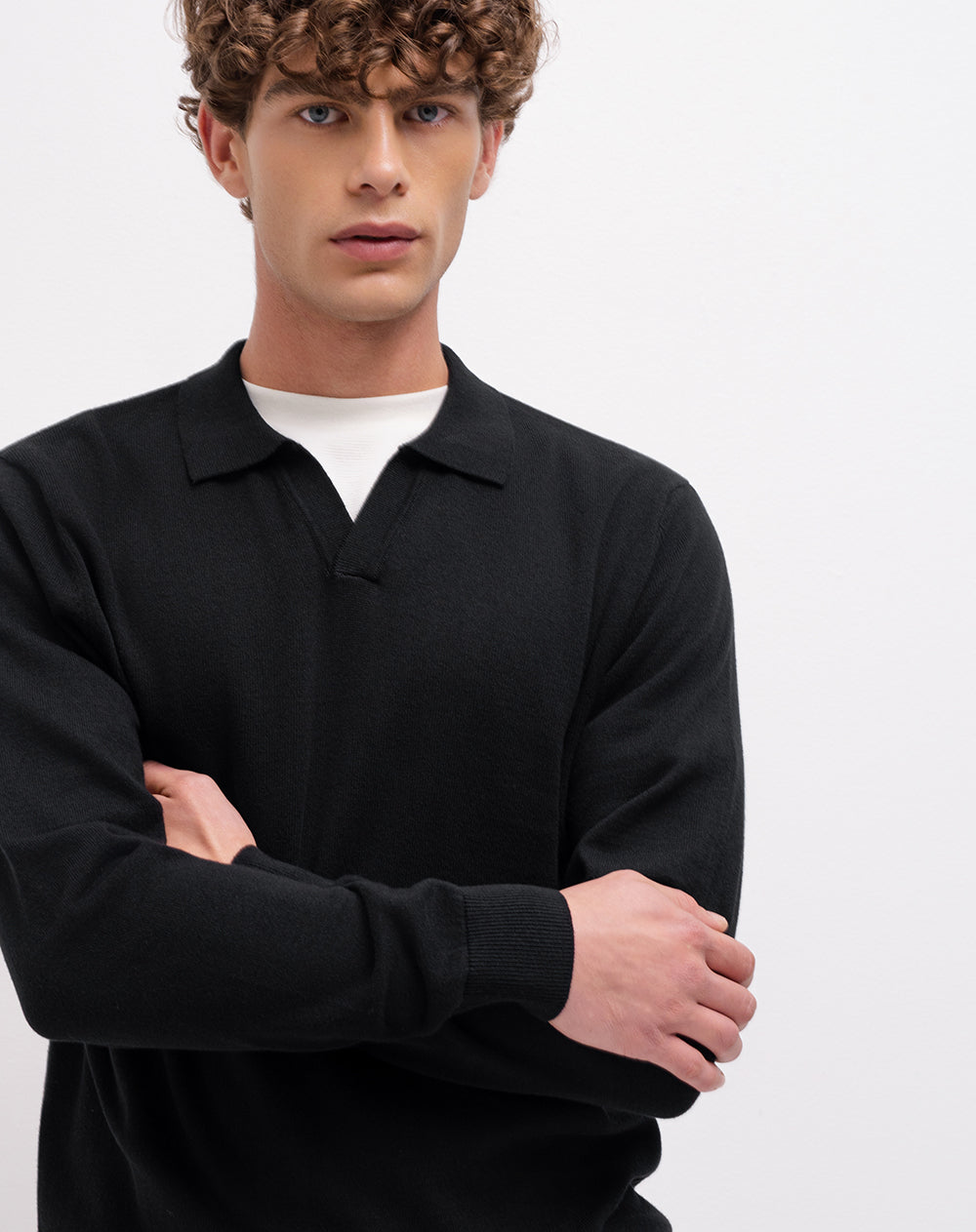 Buzo regular tejido de punto negro hombre