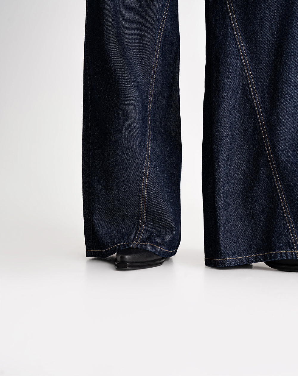 Pantalón loose fit tiro alto azul oscuro indigo