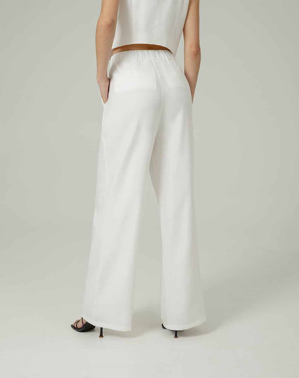 Pantalón loose fit tiro alto crudo