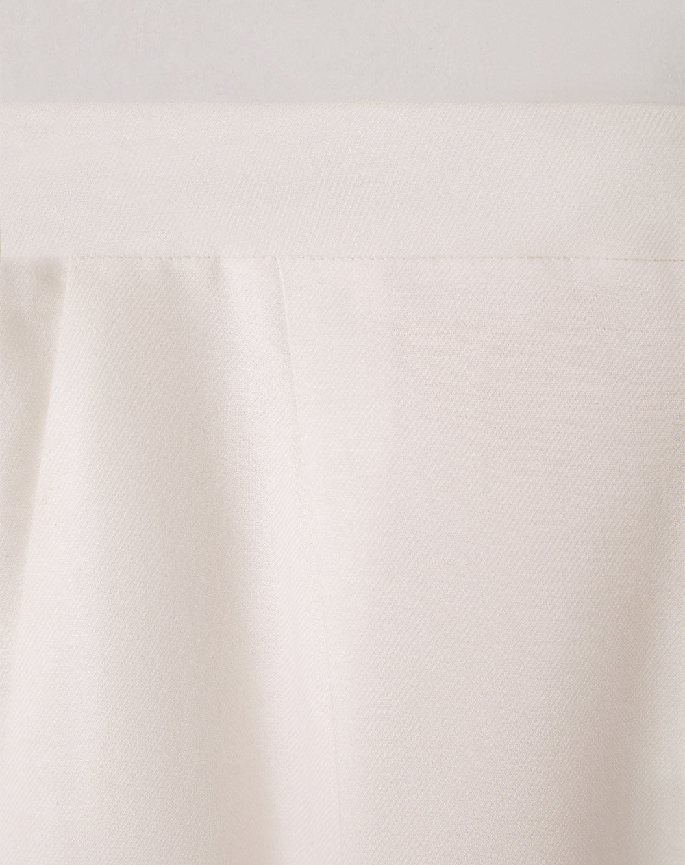 Pantalón loose fit tiro alto crudo