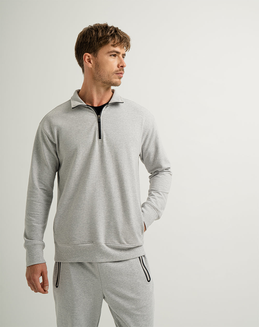 Buzo algodón sostenible cuello alto gris para hombre
