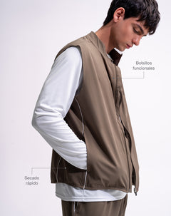 Chaleco regular secado rápido café hombre