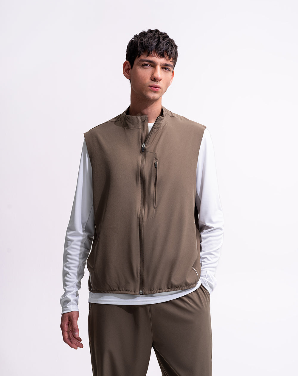 Chaleco regular fit sin capucha cafe