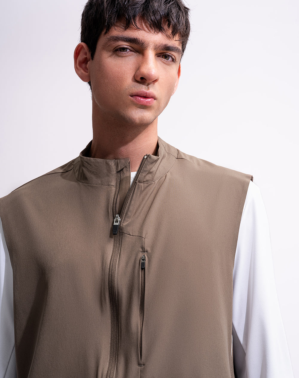 Chaleco regular fit sin capucha cafe