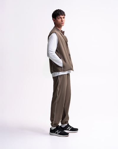 Pantalón regular fit tiro medio cafe