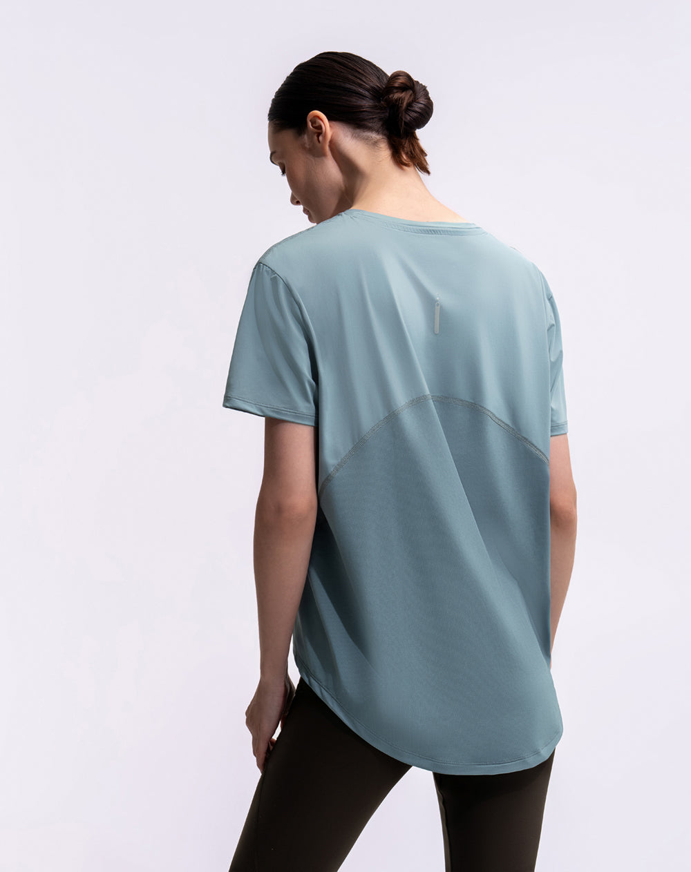 Camiseta deportiva control humedad gris verdoso mujer