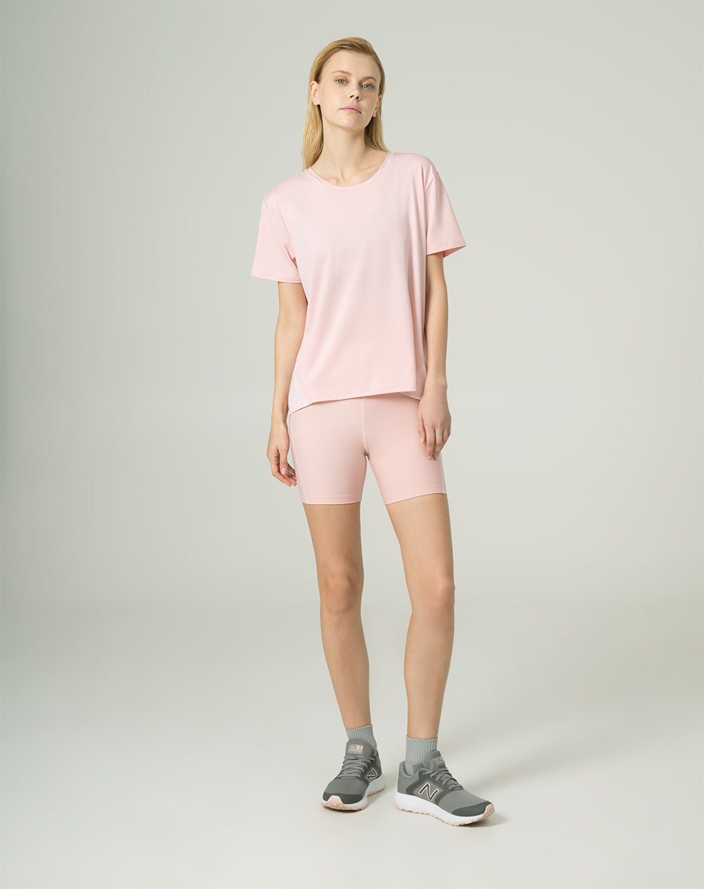 Camiseta deportiva mujer control humedad rosada