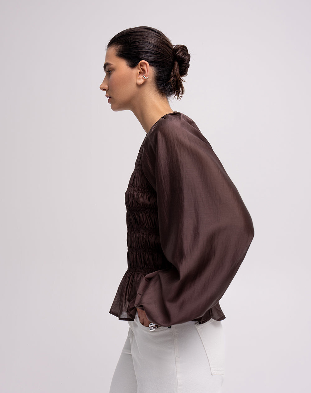 Camisa oversized fit manga larga cafe