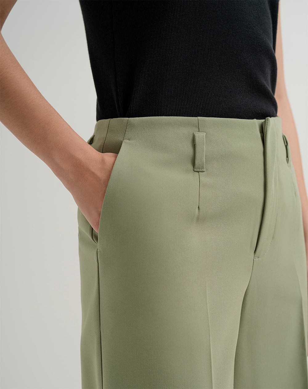 Pantalón regular fit tiro alto verde