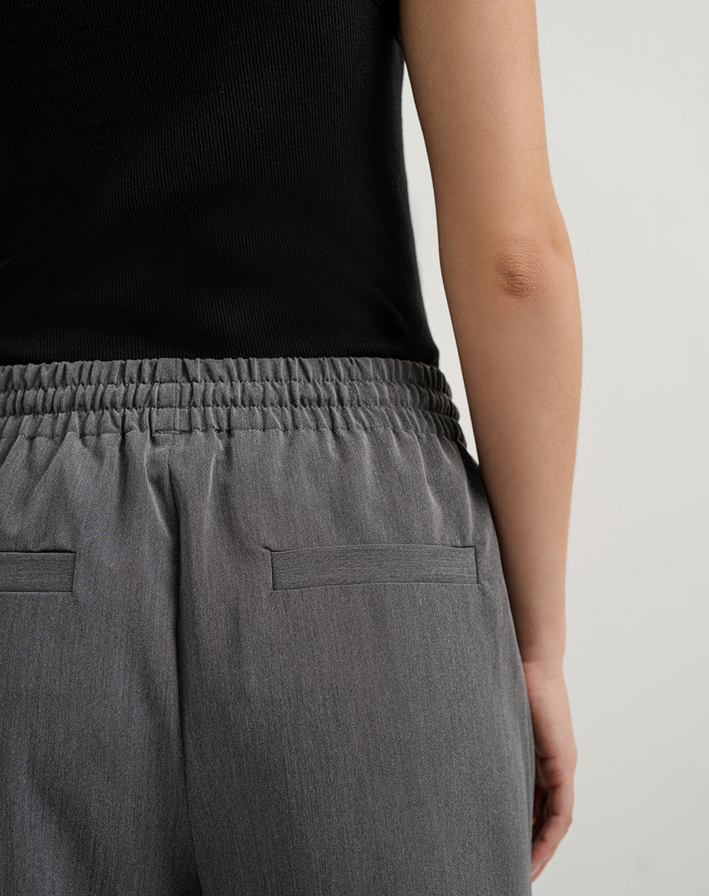 Pantalón loose fit tiro alto gris