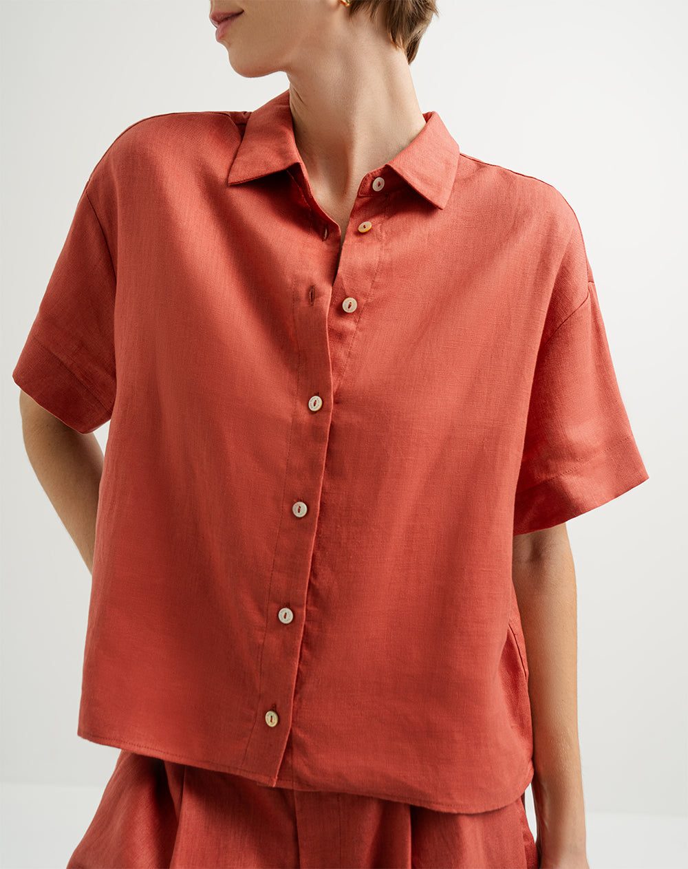 Camisa manga corta oversize lino con botones terracota mujer