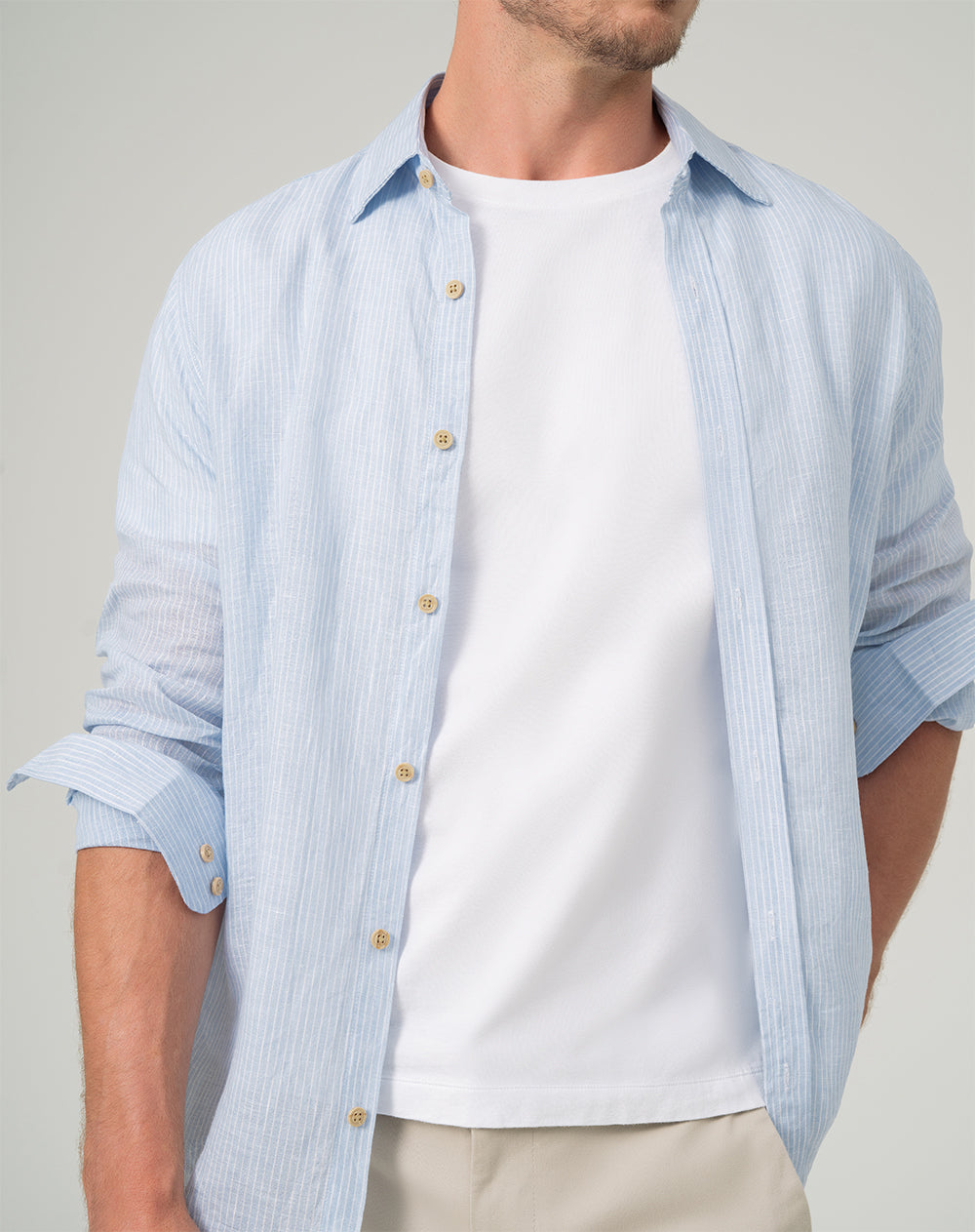 Camisa regular fit en lino manga larga azul con rayas