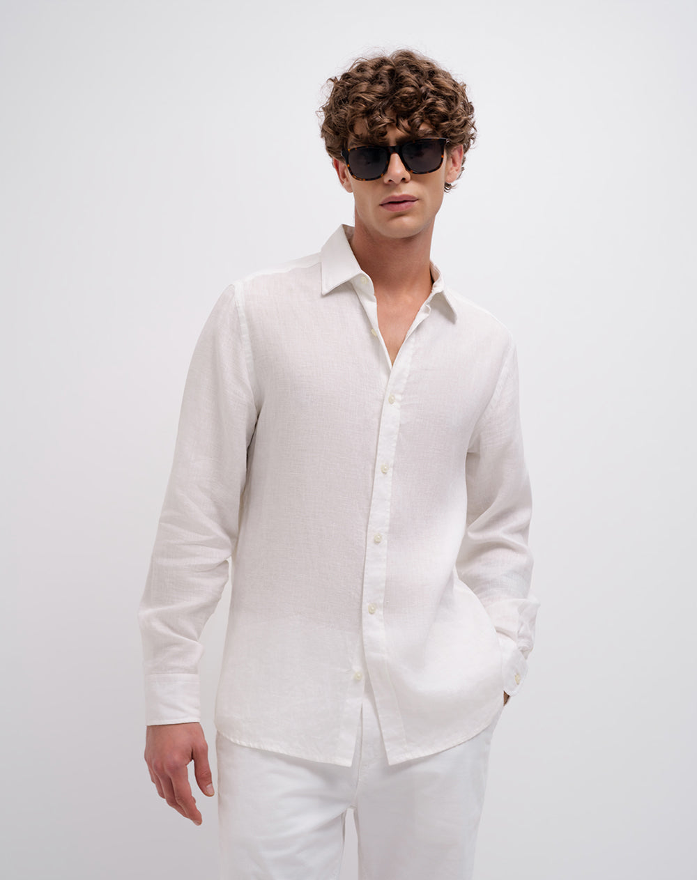 Camisa manga larga regular lino blanca hombre