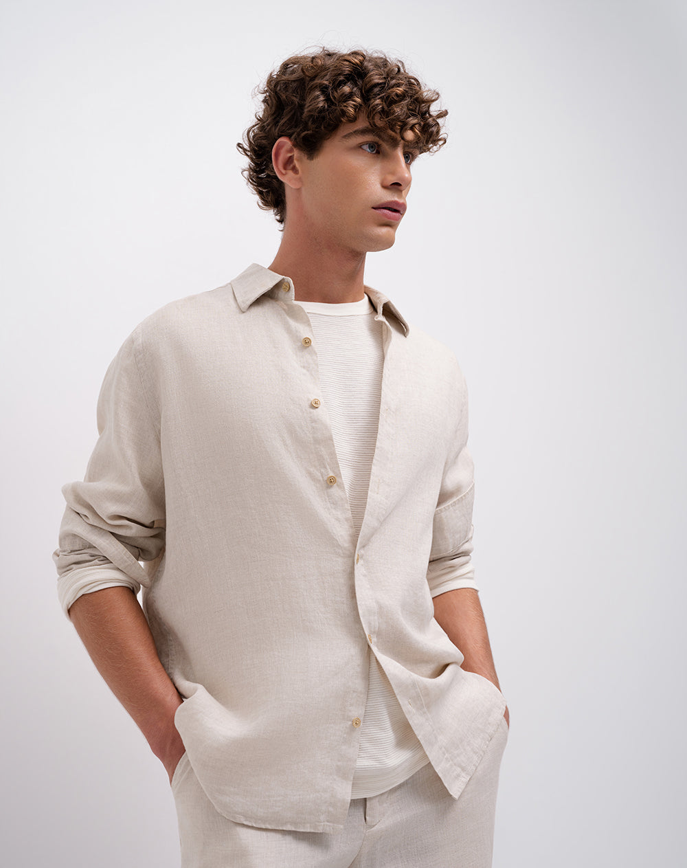 Camisa manga larga regular lino caqui hombre