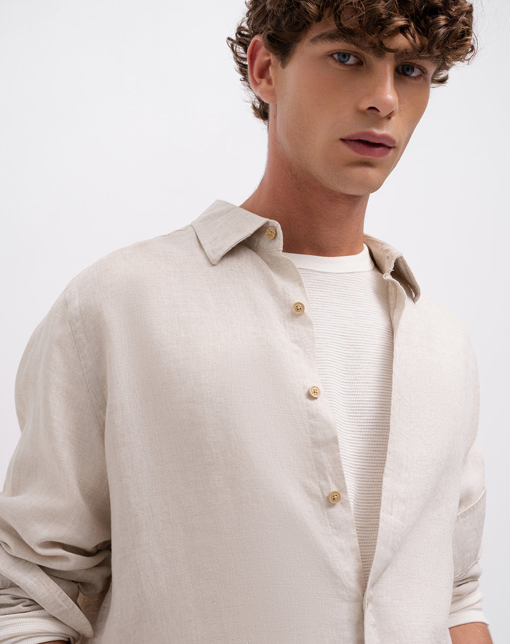 Camisa manga larga regular lino caqui hombre